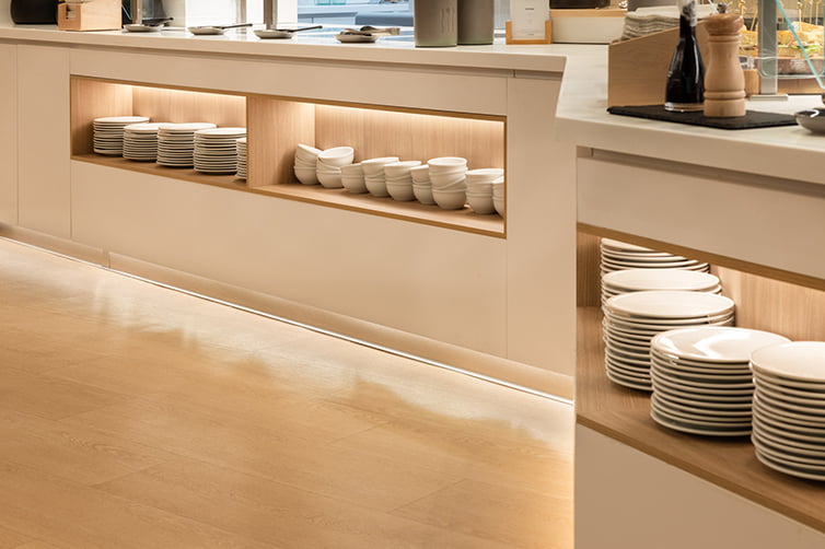 Master Oak in Lufthansa lounge Newark Airport